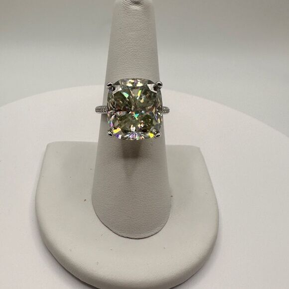 STUNNING 12.4ct cushion cut moissanite, 14k gold, .28ct diamond accents, ring!! - Picture 5 of 14